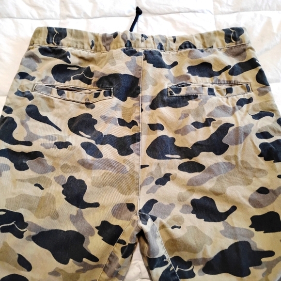 Divided | Woman's Camouflage Ankle Pants | Size 30 - Picture 15 of 15